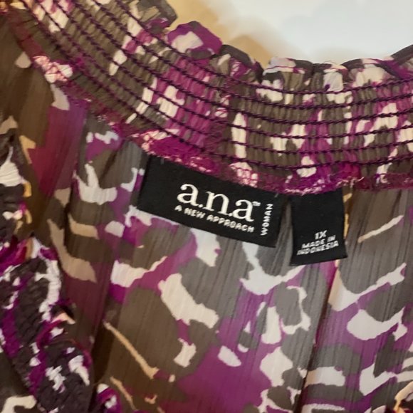 Women's Short Sleeve a.n.a. Blouse - Picture 3 of 3